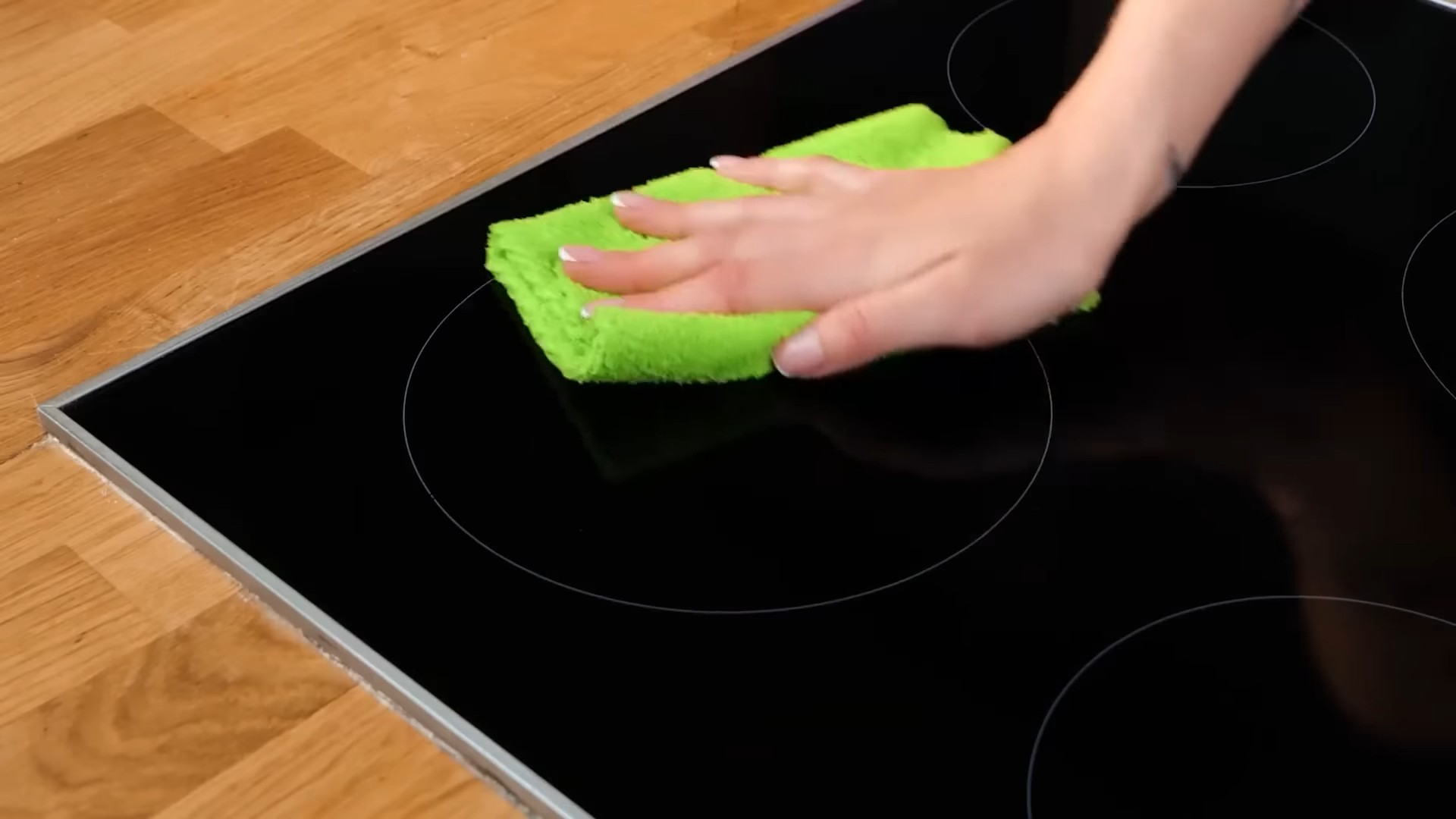 Backofenreinigung mit Zwiebel